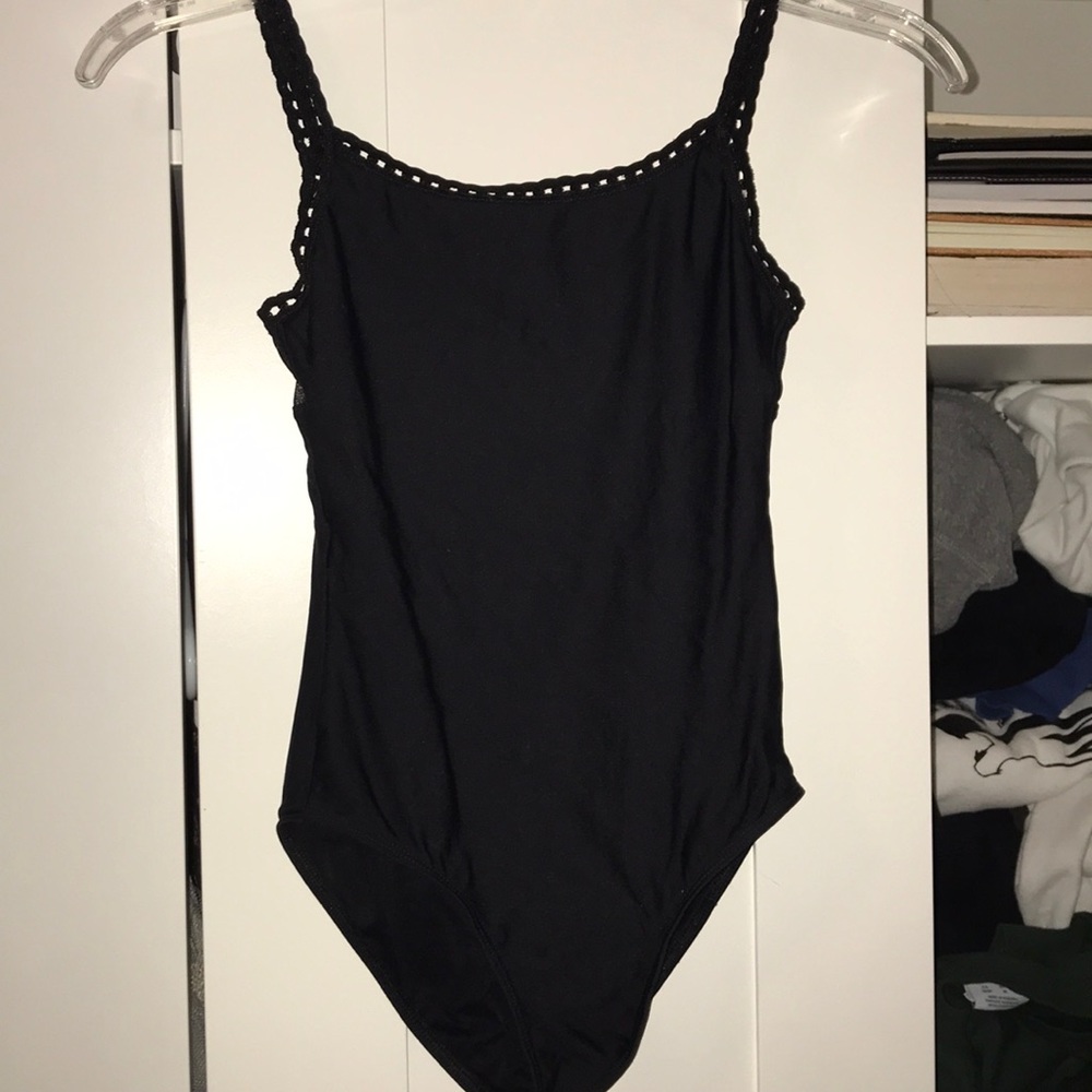 Black Wear Moi Leo